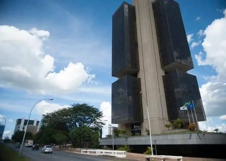 Por unanimidade, Copom interrompe ciclo de cortes e mantém Selic em 10,50% ao ano