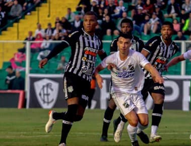 Wallyson marca nos acréscimos e ABC arranca empate contra o Figueirense