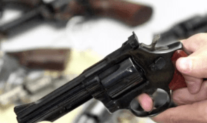 Em dois anos, registro de novas armas cai 83% e entrega voluntária quase dobra