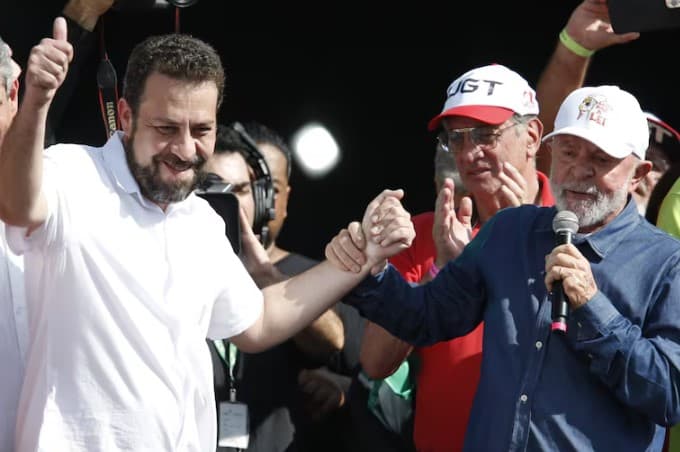 Justiça condena Lula a pagar multa de R$ 20 mil por propaganda eleitoral antecipada após pedido de voto a Boulos