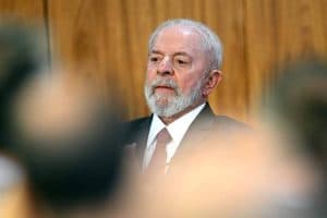 Lula é alertado por Haddad e economistas de que dólar nas nuvens fará inflação subir