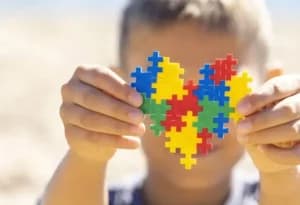 Projeto de lei prevê teste de autismo obrigatório em crianças com 2 anos