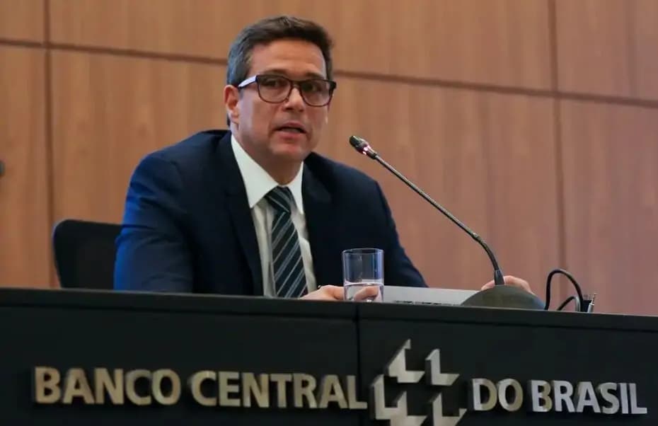 Não temos objetivo de acabar com dinheiro de papel, mas precisamos de opções, diz Campos Neto