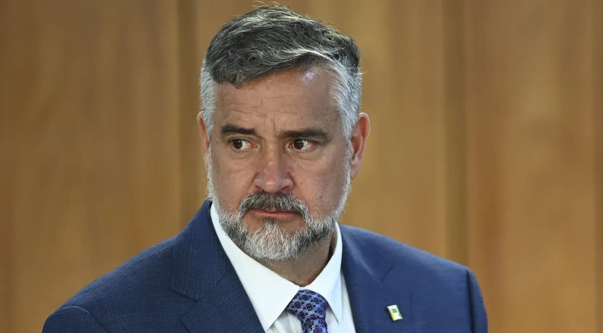 Por suspeita de irregularidades, TCU suspende licitação de R$ 197 milhões da Secom de Lula