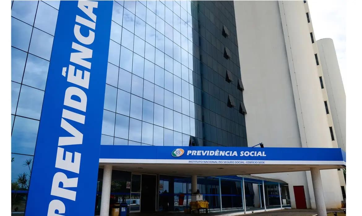 STJ determina que 85% dos servidores do INSS continuem trabalhando na greve