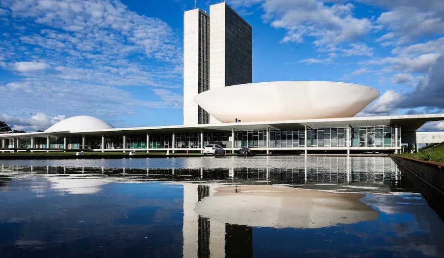 Metade do espaço aberto no Orçamento do governo é destinada para pagamento de emendas