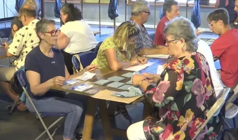 Projeções indicam vitória da esquerda no segundo turno das eleições legislativas na França