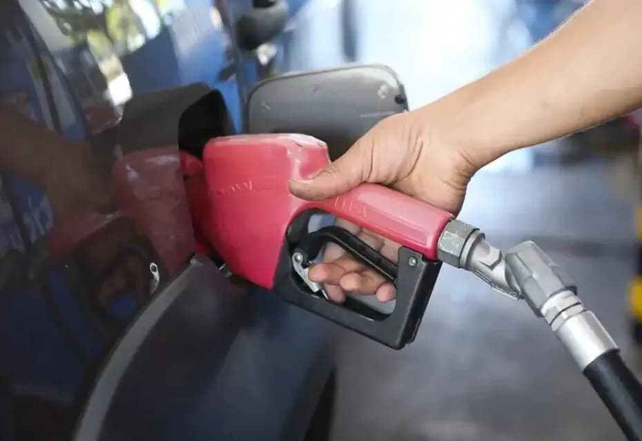 Gasolina já subiu mais no governo Lula do que no Governo Bolsonaro