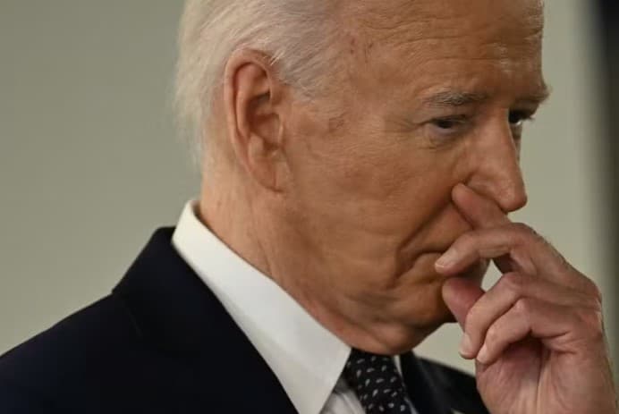 Após debate desastroso, Biden diz a aliado que avalia se deve continuar na corrida presidencial