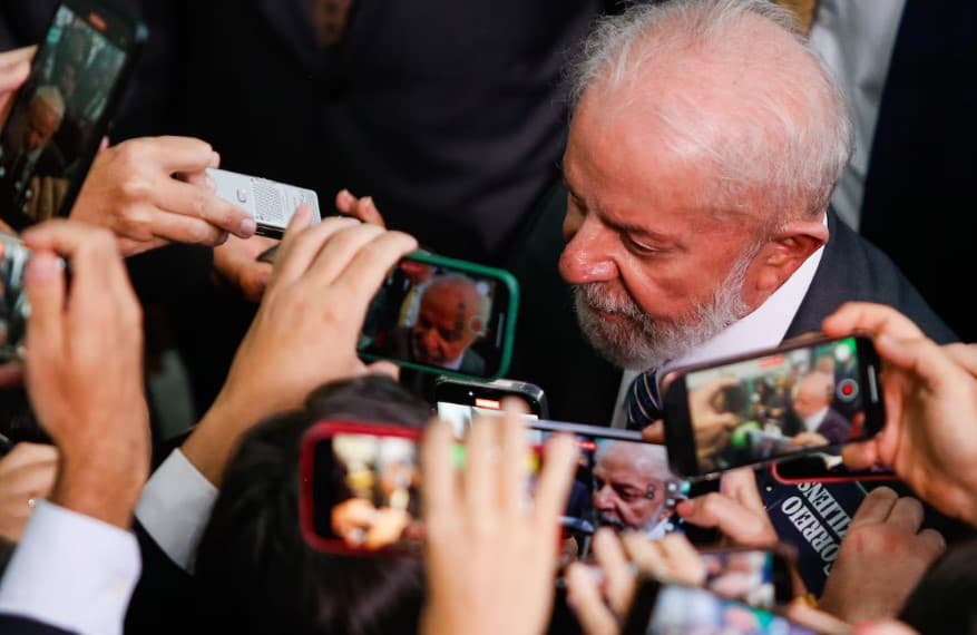 Lula inaugura universidade inacabada em Osasco e é cobrado por aluna para concluir obra