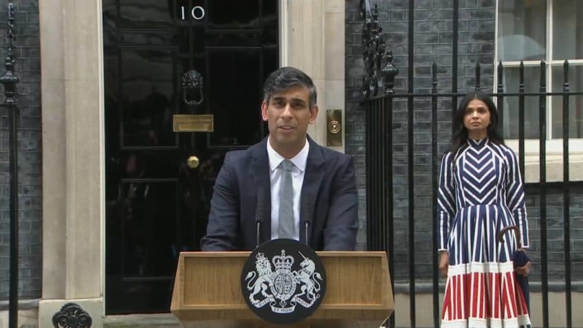Sunak pede desculpas aos britânicos e elogia sucessor em despedida