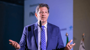 Haddad admite alta do dólar e culpa “ruídos” na comunicação do governo; moeda vai a R$ 5,65