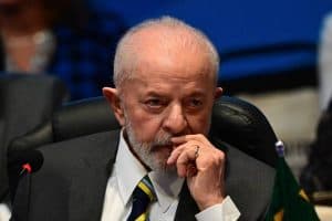 Lula se diz usado pelo TCU para inocentar Bolsonaro e afirma que quer devolver relógio
