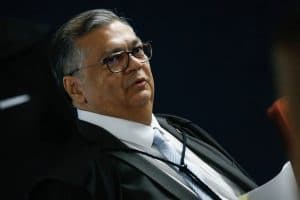 Dino mantém voto por suspensão de emendas, e ministros do STF julgam decisão