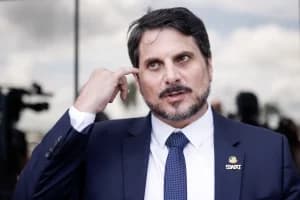 Após X não retirar perfil de Marcos do Val do ar, Moraes aumenta multa para R$ 200 mil