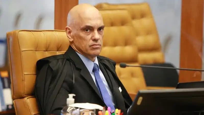Diálogos apontam que Moraes escolhia alvos de investigação e pedia ajustes em relatórios, diz jornal