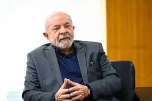 Trinta ex-presidentes latinos cobram de Lula compromisso com democracia após eleição na Venezuela