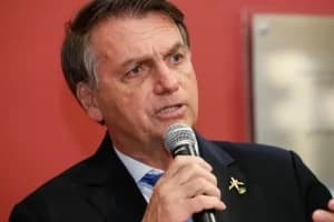 Bolsonaro usa julgamento do TCU sobre relógio de Lula para pedir ao STF arquivamento de investigação sobre joias