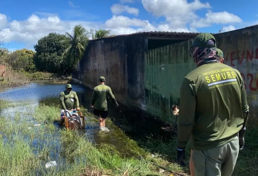 Prefeitura começa drenagem na comunidade Cavaco Chinês após 2 meses de alagamento