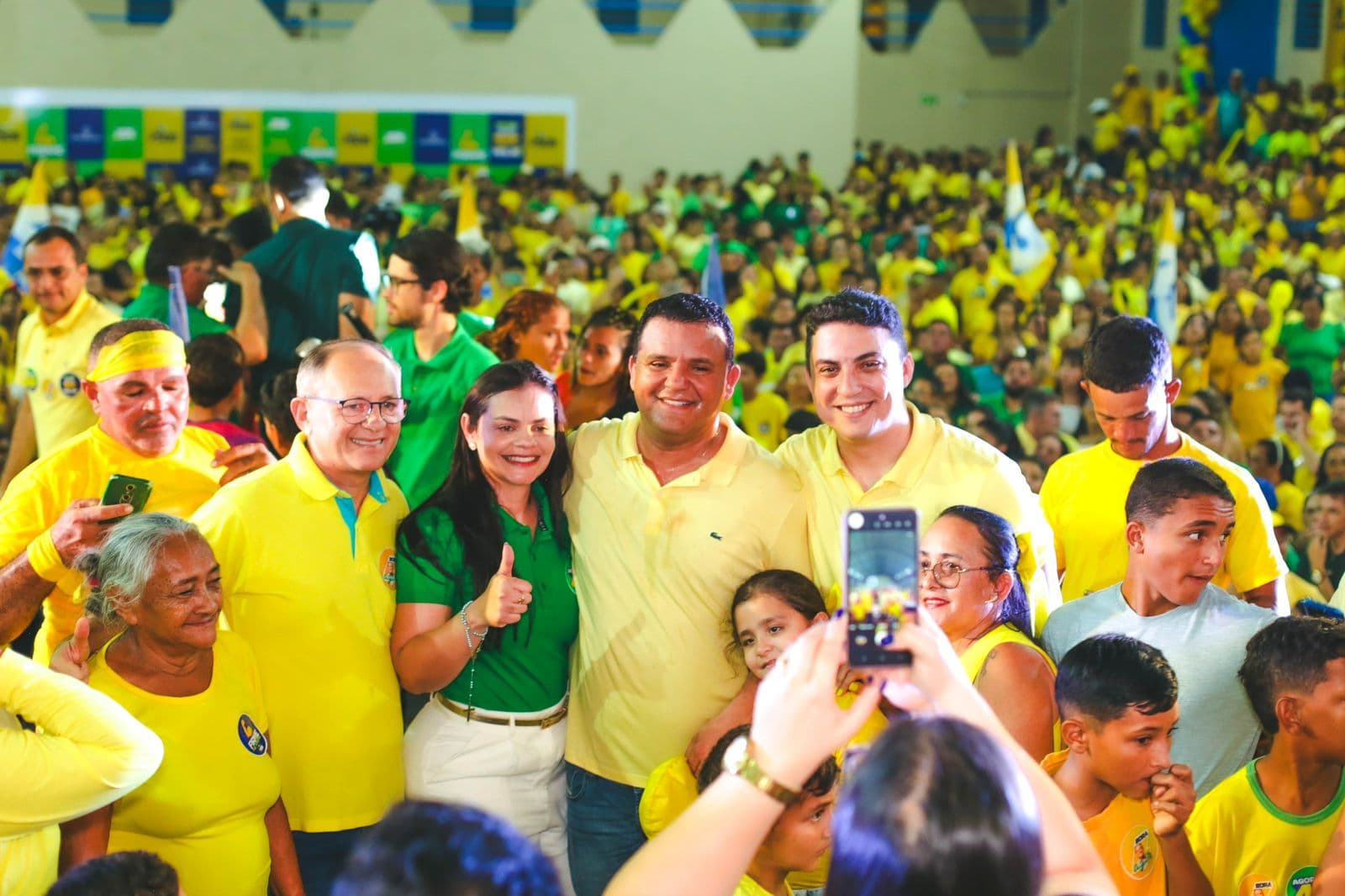 Guamaré veste amarelo para a maior convenção da história, que homologou as candidaturas de Hélio e Clécia para a prefeitura