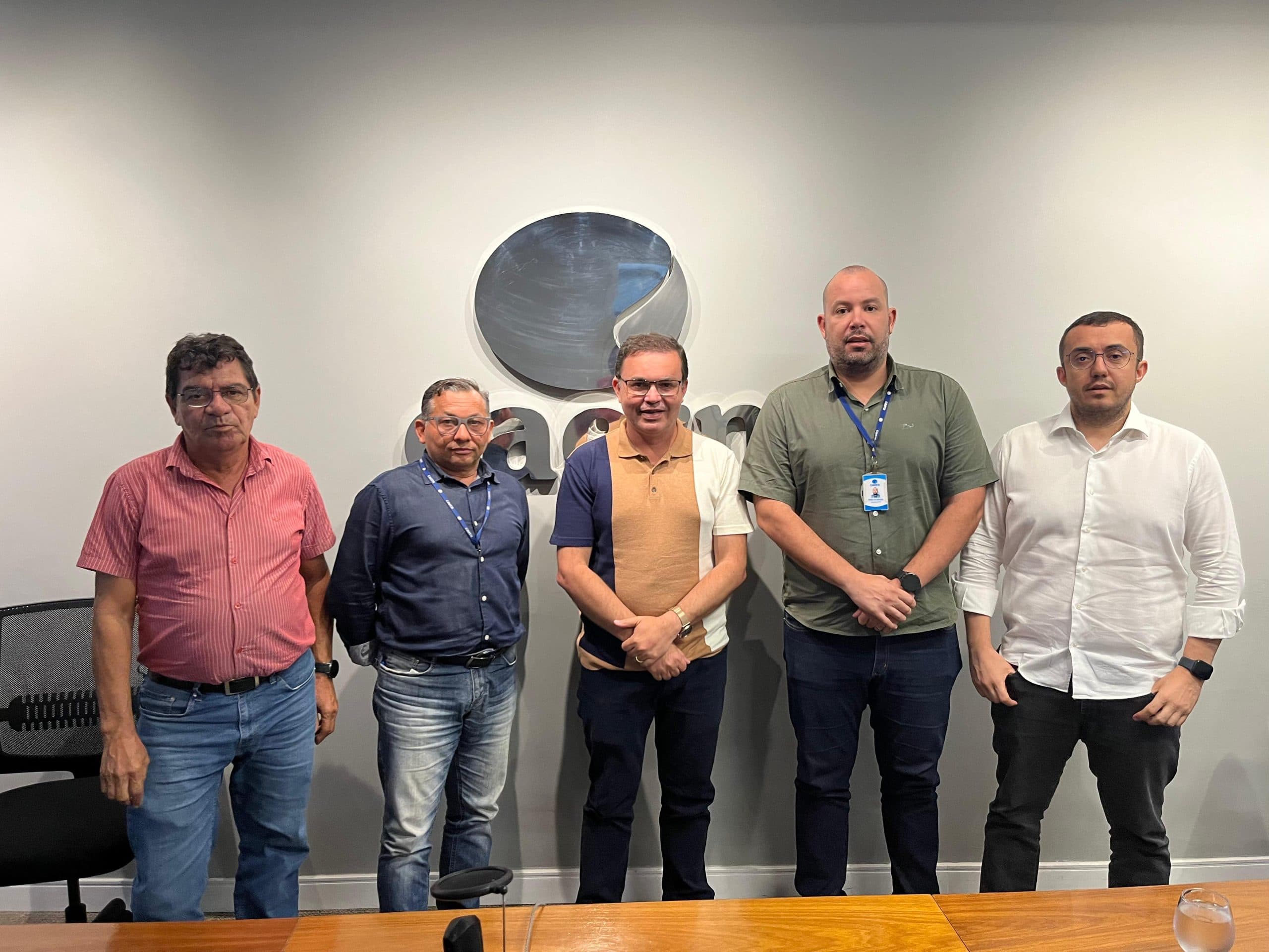 Prefeito de Nova Cruz se reúne com direção da CAERN para tratar problema de falta de água no município