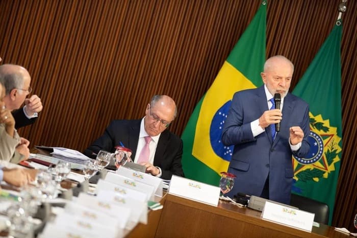 Lula pede que ministros evitem ataques a adversários durante eleições