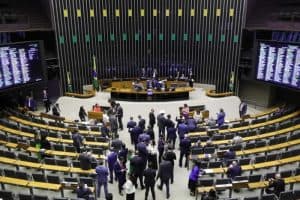 Reforma tributária: alíquota padrão chega a quase 28%, diz Fazenda