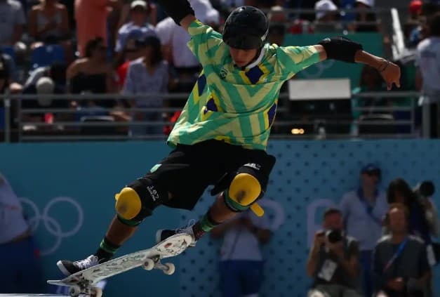 Augusto Akio conquista o bronze no skate park em Paris 2024