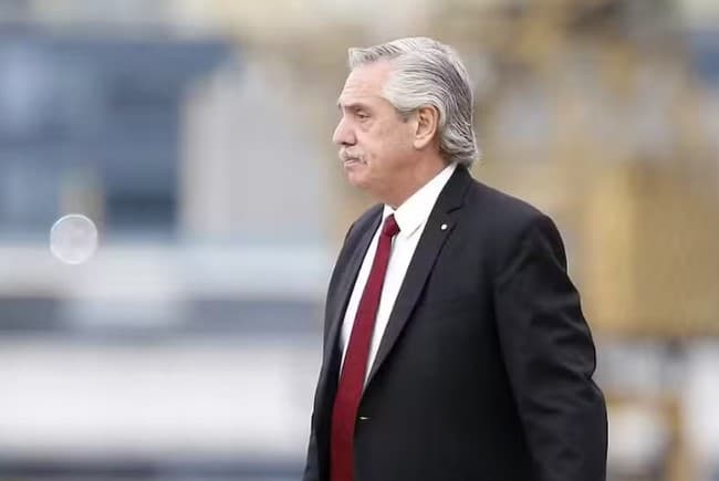 Funcionários testemunharam vários atos de violência de Alberto Fernández contra a ex-mulher na residência oficial da presidência