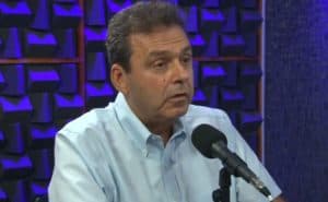 BOMBA: Carlos Eduardo é visto em hotel 5 estrelas em Fortaleza e vai faltar ao debate da band