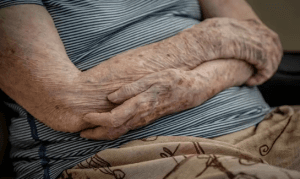 Mais de 93 mil idosos morreram por desnutrição no Brasil em duas décadas, aponta estudo