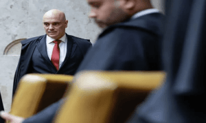 Moraes diz em decisão que vazamento e divulgação de mensagens particulares buscaram desestabilizar instituições