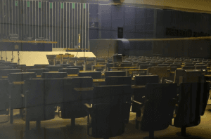 Emendas suspensas: Câmara trava repasse à Justiça e adia tributária