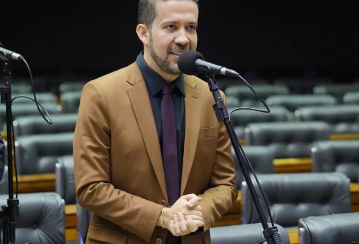 ‘RACHADINHA’: PF diz que vai concluir inquérito de Janones em 30 dias