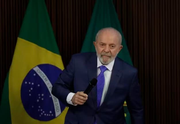 Governo não diz como nem quando Lula vai devolver relógio francês avaliado em R$ 60 mil