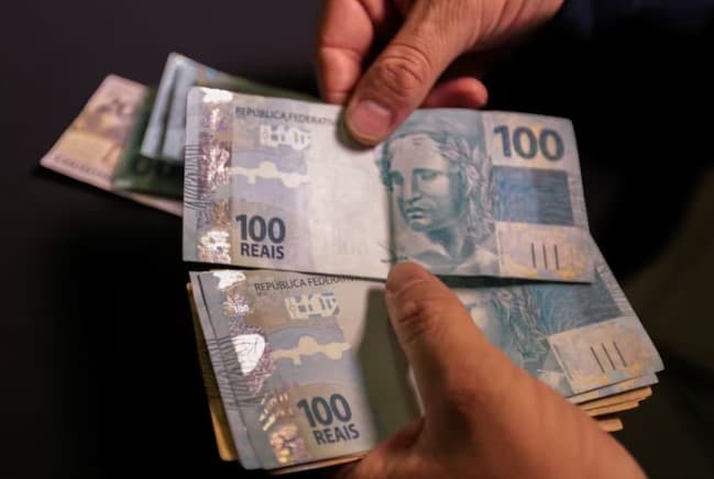 Governo prevê salário mínimo em R$ 1.509 no orçamento para 2025