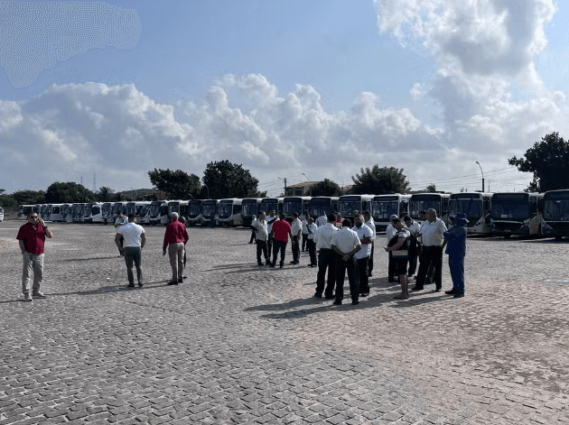 Motoristas paralisam linhas de ônibus em bairro de Natal em protesto por morte de colega em assalto