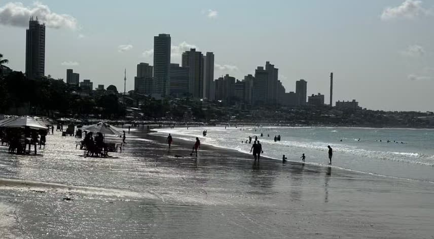 Obra da engorda da praia de Ponta Negra deve começar em 10 dias, diz Semurb