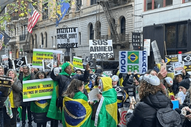 Moraes usou órgão do TSE contra manifestantes que protestaram contra ministros do Supremo em NY