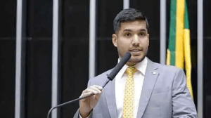 Sem ordem judicial, PF pediu ao X informações sobre deputado federal