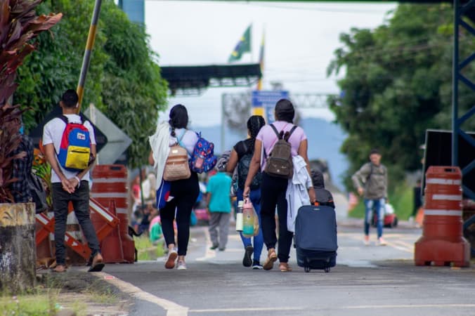 Centenas de venezuelanos já entraram no Brasil após resultado das eleições no país vizinho