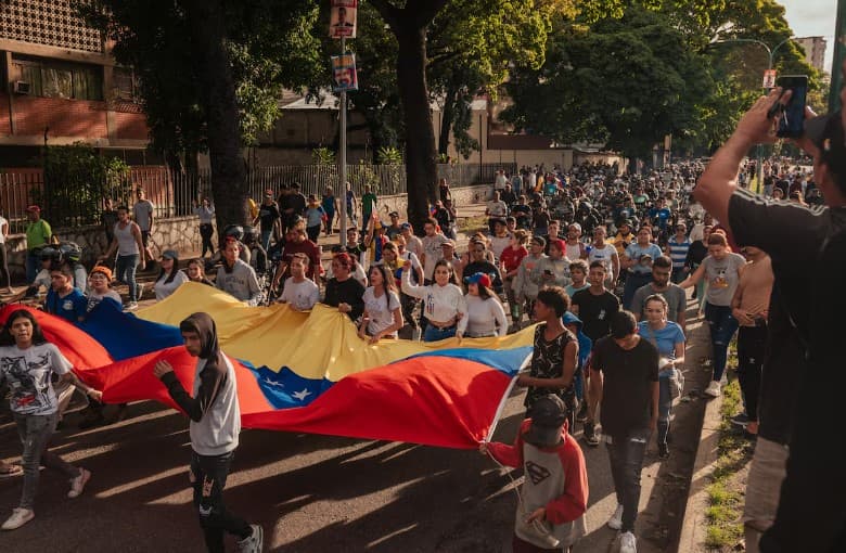 Maduro prende 120 crianças em onda de repressão na Venezuela, em número maior que Pinochet e Videla