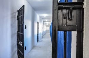 Polícia apreende 5 celulares na Penitenciária Rogério Coutinho Madruga