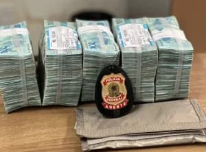 PF apreende R$ 500 mil dentro de mochila após denúncia de compra de voto em Maceió