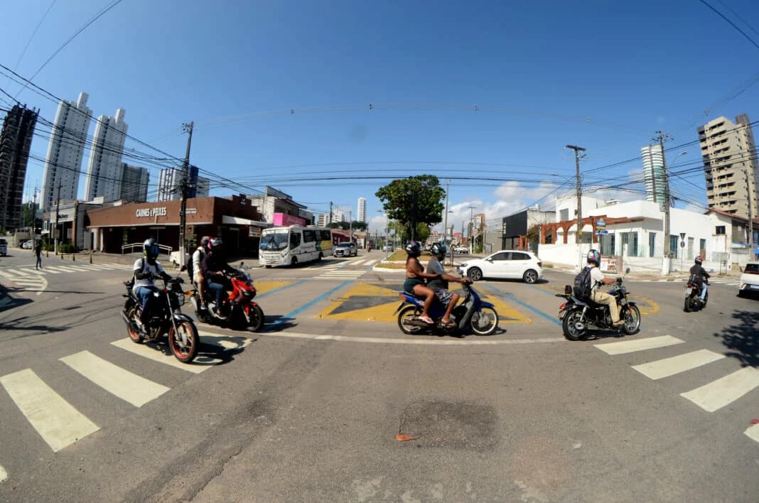 STTU instala rotatórias em diversos cruzamentos