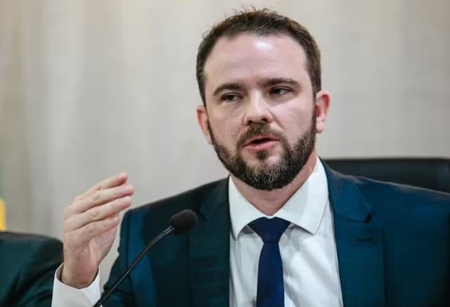 Ministério da Fazenda tem preocupação ‘enorme' com apostas e vai monitorar endividamento por CPF, diz secretário