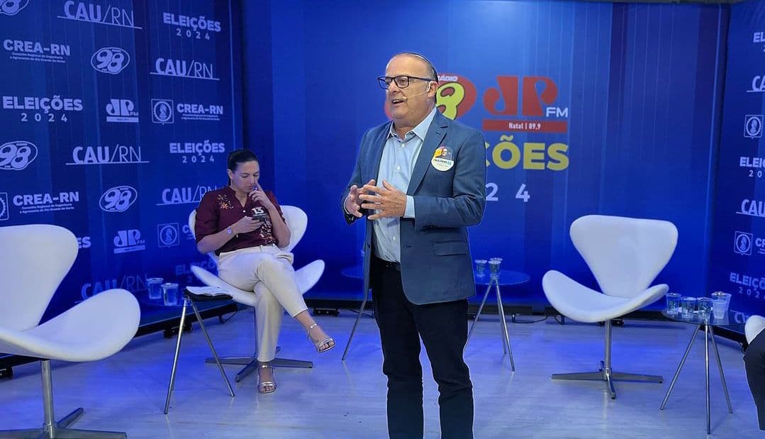 “Como ele não fez muita coisa, ele não tem coragem de vir aqui”, afirma Paulinho Freire sobre a ausência de Carlos Eduardo em mais um debate