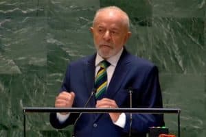 Lula diz que “Democracia vive momento mais crítico desde a 2ª Guerra Mundial”