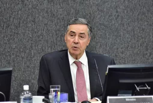 Barroso ironiza Bolsonaro e diz que sistema de votação é ‘infraudável' e ‘inhackeável'