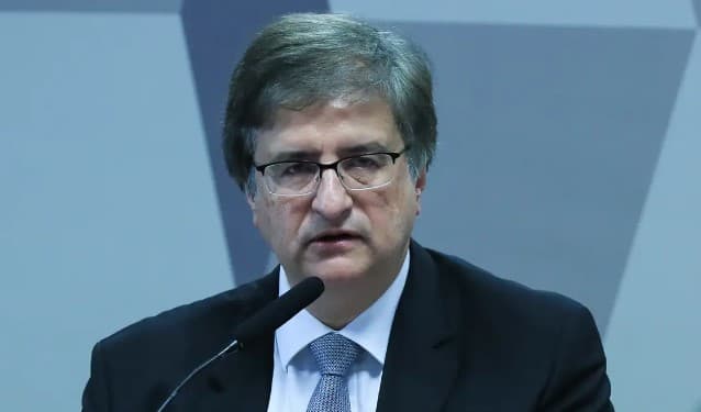 Multas por uso do X devem atingir usuários que espalharem discurso de ódio e fake news, define PGR